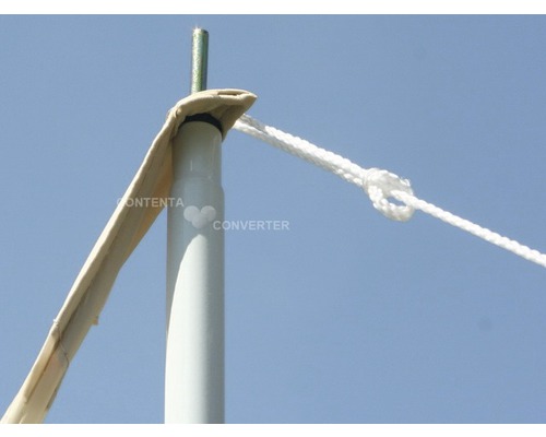 Detailopname van een tentstok met scheerlijn