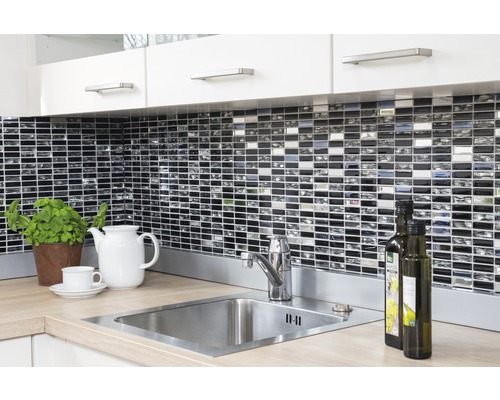 Keukenscène met gootsteen en mozaïektegels