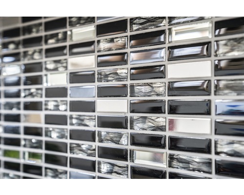 Mozaïektegels met rechthoekige zwarte, witte en patroonelementen