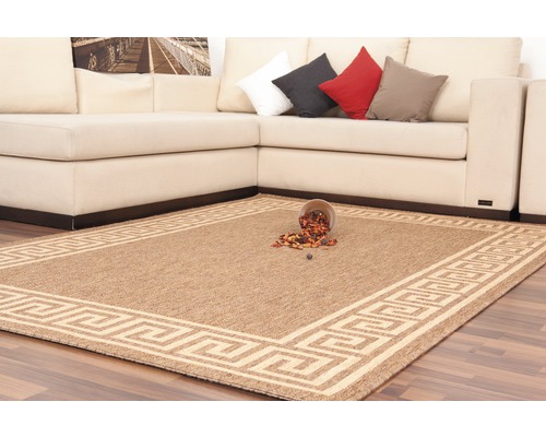 Tapijt met meandermotief en decoratie in een woonkamer