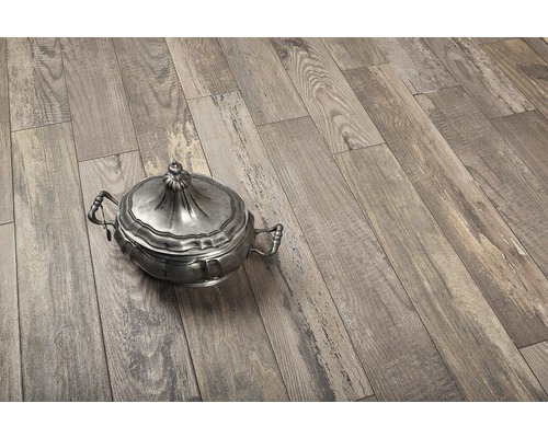 Leggen van laminaatvloer met houtlook