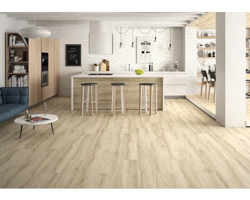 Wand- en vloertegel Roble limewood houtlook 23,3x120 cm Wand- en vloertegel Roble limewood houtlook 23,3x120 cm