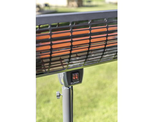Gedetailleerde weergave van een terrasverwarmer met beschermrooster en schakelaar