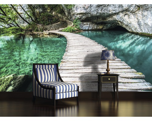 Scene met fauteuil, tafel en fotobehang met natuurmotief