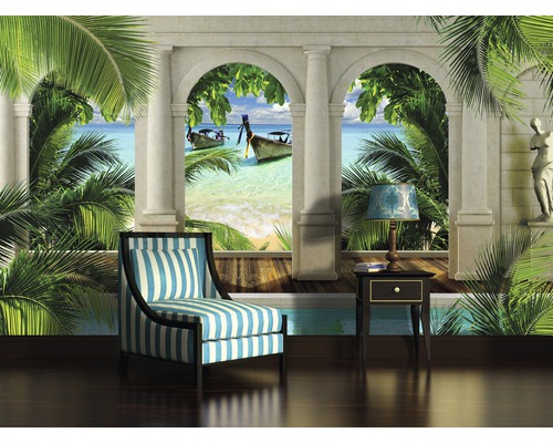 Fotobehang met tropisch strandmotief, zuilen, stoel en tafel
