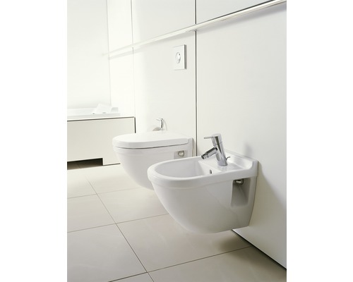 Moderne badkamer met wandcloset en bidet