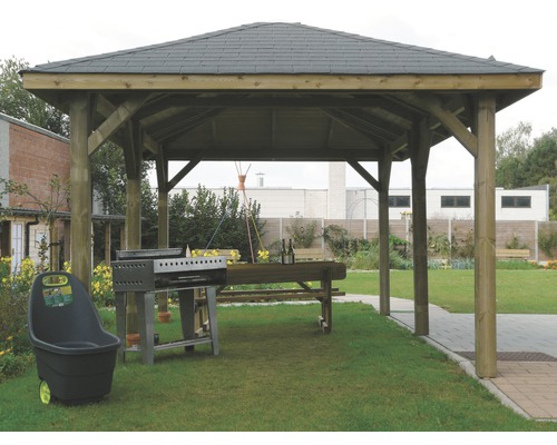 Houten tuinpaviljoen met barbecueplaats en tuinmeubelen in de tuin
