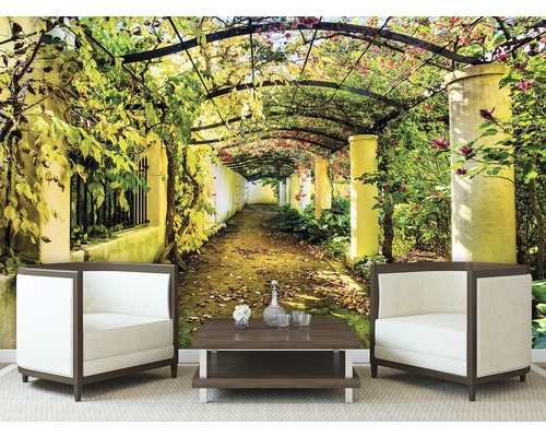 Wandafbeelding met tuinpad, begroeiing en zuilen