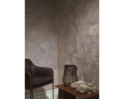 Decoratieve wanddecoratie met stoel, tafel en decoratie