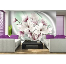 Woonkamer met fotobehang van magnolia''s, banken en salontafel