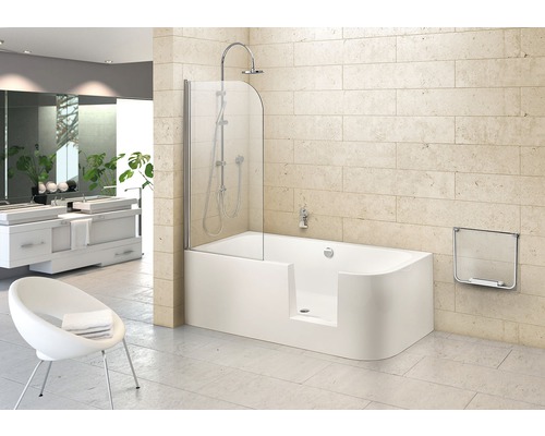 Badkamer met bad, douchewand, wastafel en stoel voor een lichte en ruime sfeer.