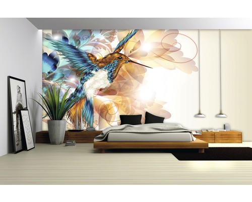 Slaapkamer met fotobehang met kolibrie en bloemmotief.