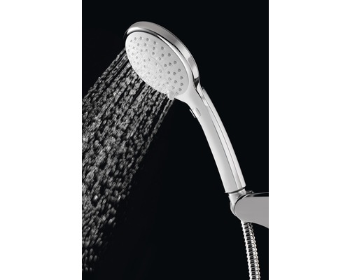 Handdouche met doucheslang in gebruik