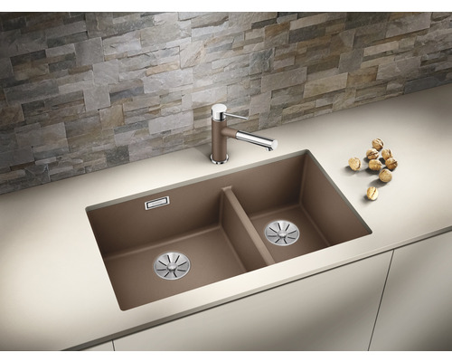 Keukenspoelbak met twee spoelbakken, kraan en werkblad