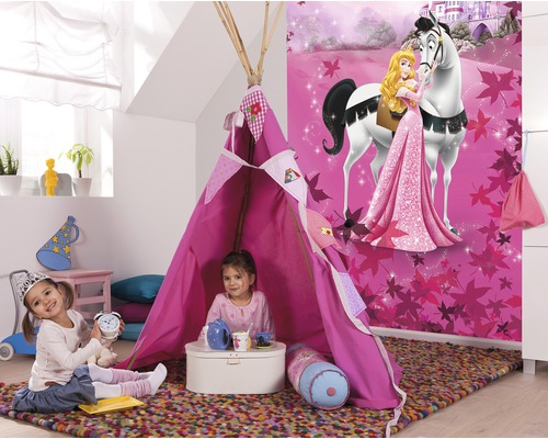 Kinderkamer met roze speeltent, kindbehang met prinses en spelende meisjes
