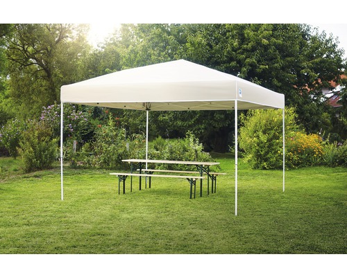 Paviljoen met biertafel in de tuin