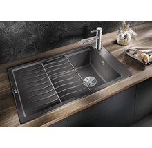 Spoelbak van composiet met afdruiprek en kraan