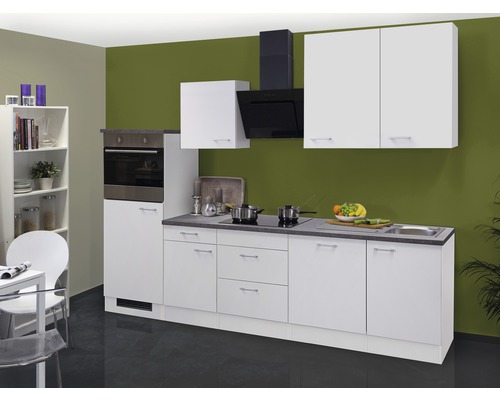FLEX WELL Keukenblok met apparatuur Lucca wit mat 280x60 cm Keukenopstelling met witte kasten, afzuigkap en inbouwoven in een lichte ruimte.