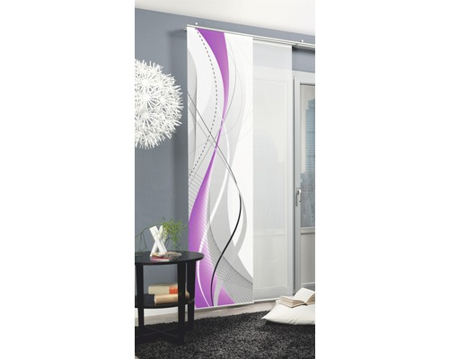 Decoratief schuifgordijn met paarse accenten in de woonkamer.