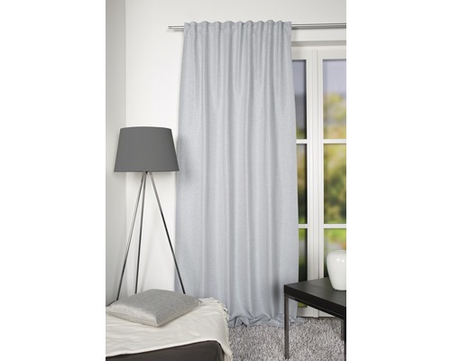 Gordijn voor raam in woonkamer