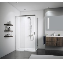 Moderne badkamer met douchecabine, wastafel en spiegel