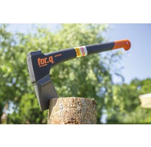 For-q kloofbijl in houtblok