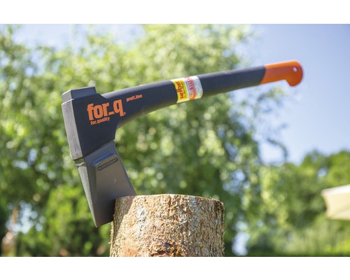 For-q kloofbijl in houtblok