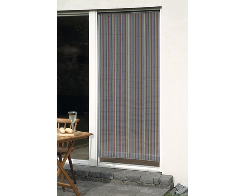 Rolgordijn met streepjesmotief op een terrasdeur