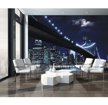 Lichte woonkamer met fotobehang New Yorkse skyline bij nacht