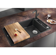 Granieten spoelbak met snijplank en kraan