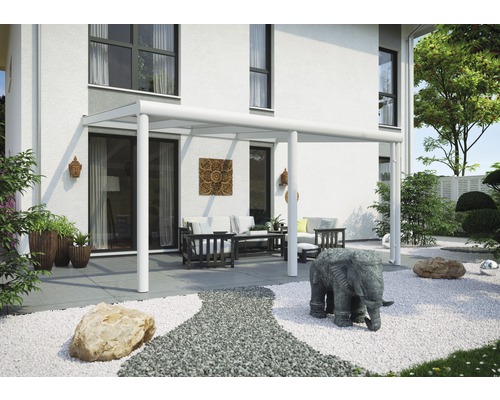 Terras met terrasoverkapping en tuinmeubelen