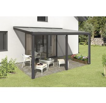 Terrasoverkapping met tuinmeubelen op terras