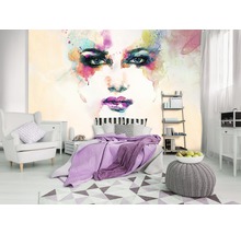 Slaapkamer met een fotobehang waarop een abstract vrouwenportret staat