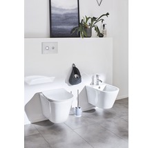 Moderne badkamer met wandcloset en bidet
