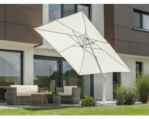 Vierkante tuinzonne parasol op een terras met tuinmeubilair