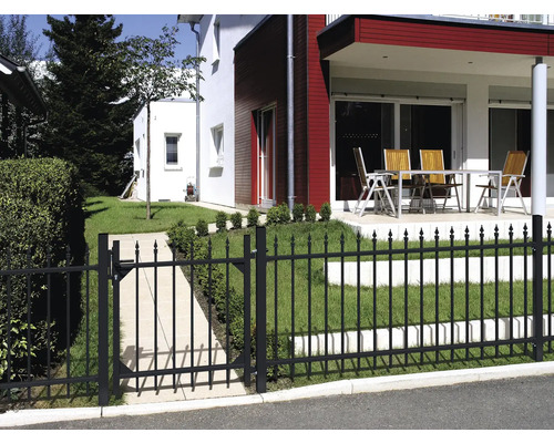 Tuinhek met poort voor woonhuis en tuin