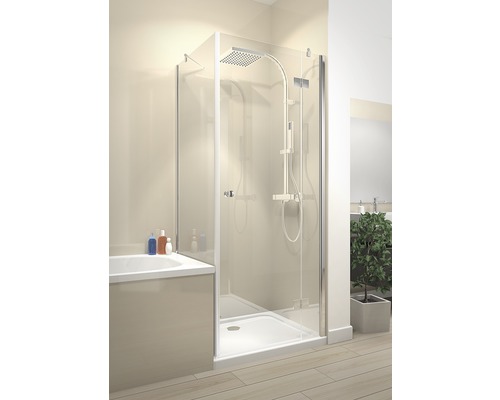 SCHULTE Verkorte zijwand Masterclass chroom 75 cm helder glas Lichte badkamer met douchecabine, douchekop en bad.