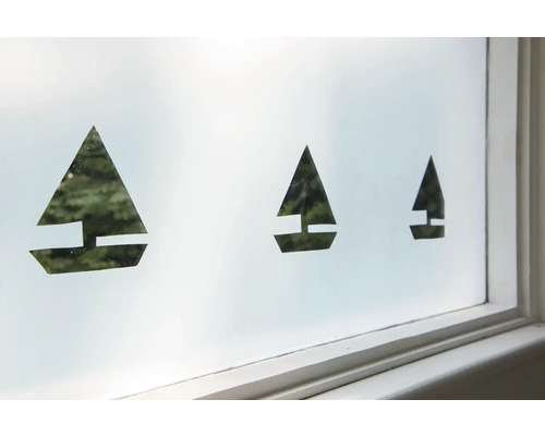 Decoratieve folie met zeilbootmotieven op raam