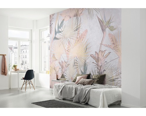 Kamer met fotobehang met plantenmotieven, bed en bureau