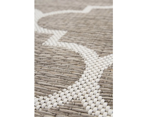 Detailopname van een vloerkleed met geometrisch patroon