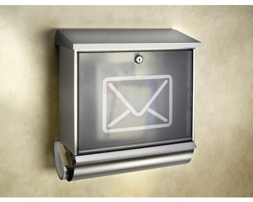 Brievenbus met krantenbak aan de muur