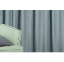 Decoratieve sjaals voor een fauteuil in de woonkamer