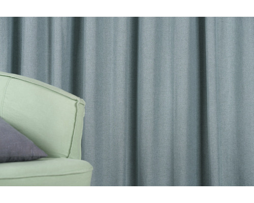 Decoratieve sjaals voor een fauteuil in de woonkamer