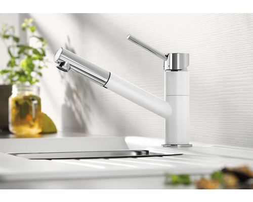 Keukenkraan in licht design met chroomaccenten
