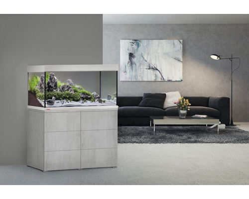 Aquarium met onderkast in de woonkamer