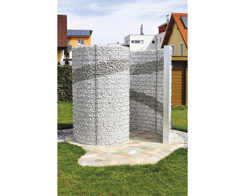 Schanskorf als privacyscherm in de tuin