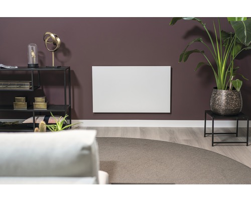 Woonkamer met infraroodverwarming aan de wand