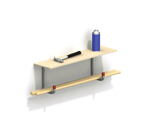 Plank met hamer en spuitbus