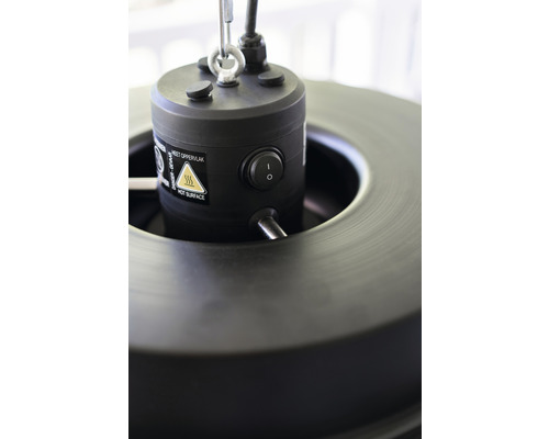 Detailopname van de bovenkant van een terrasverwarmer met schakelaar en waarschuwing voor heet oppervlak