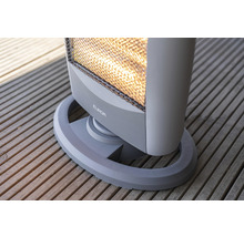 Detailopname van een Eurom terrasverwarmer op een houten terras